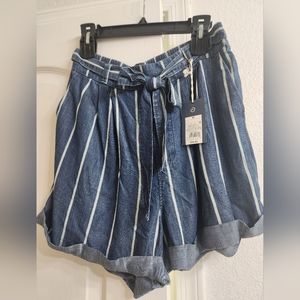 Universal Thread front-tie shorts